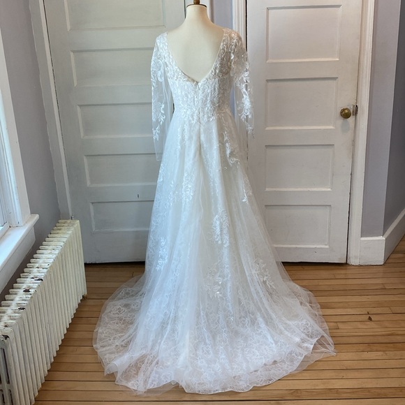 NWT Oleg Cassini High Neck Long Sleeve Illusion Neckline Wedding Dress, Size 12 - Picture 6 of 17